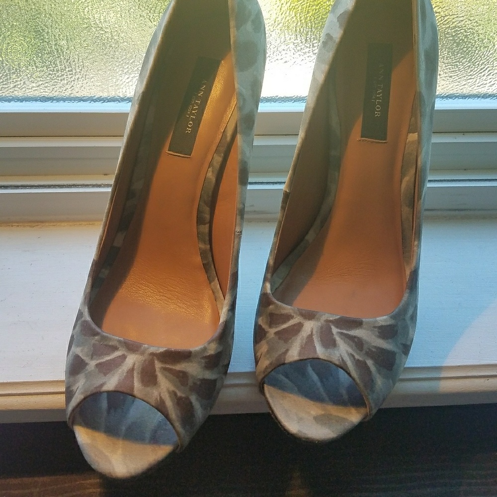 Ann Taylor Silk Peeptoe Pumps 3.5' Heels